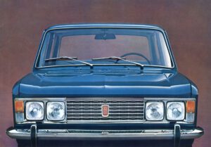 FIAT 125 (1968) de face