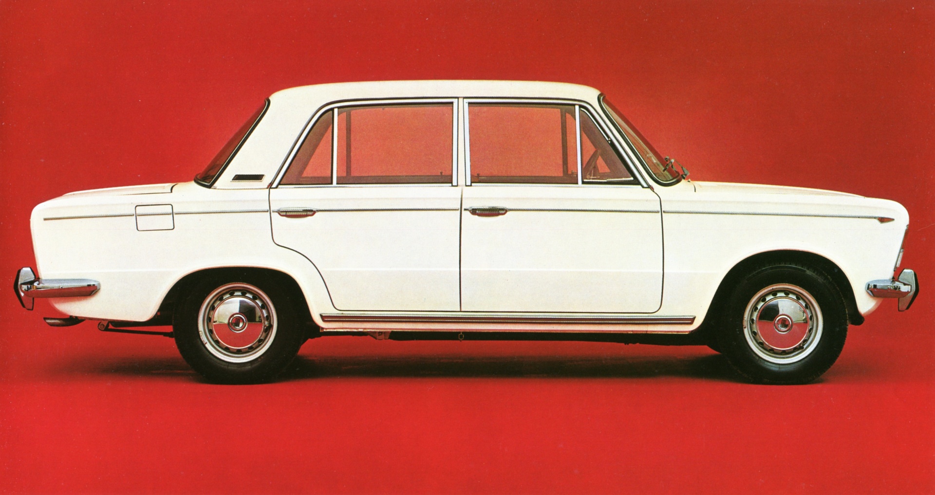 FIAT 125 side view