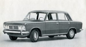 FIAT 125 (1970) en diagonale de l'avant